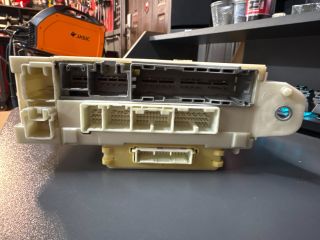 bontott LEXUS GS Biztosítéktábla Utastér