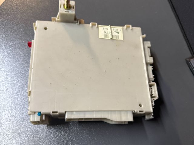 bontott LEXUS GS Biztosítéktábla Utastér