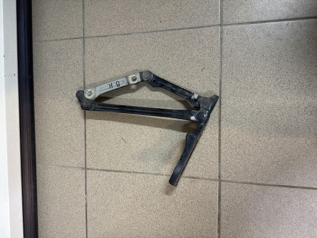 bontott LEXUS GS Csomagtérajtó Bal Zsanér