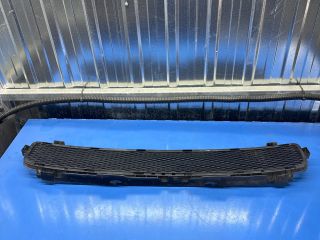 bontott LEXUS GS Első Lökhárító Alsó Középső Díszrács