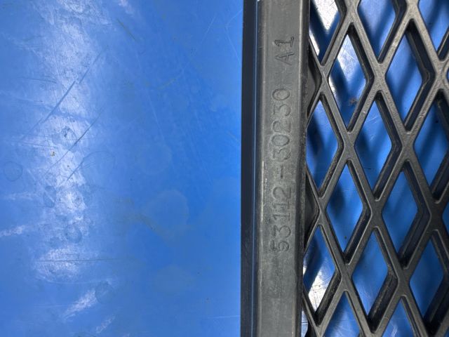 bontott LEXUS GS Első Lökhárító Alsó Középső Díszrács