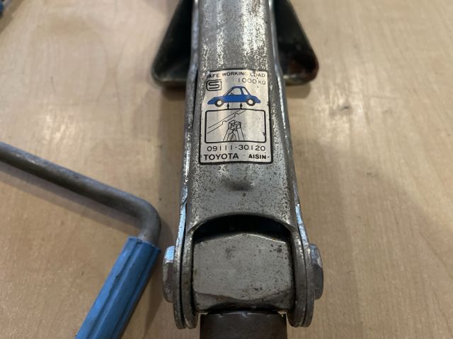 bontott LEXUS GS Emelő