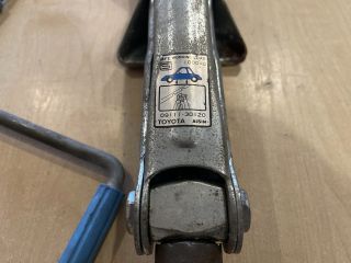 bontott LEXUS GS Emelő