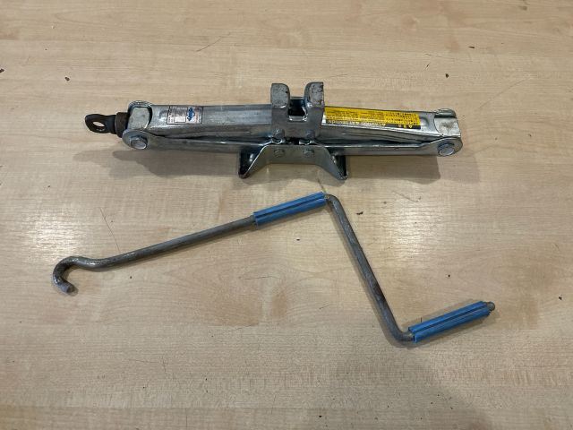 bontott LEXUS GS Emelő