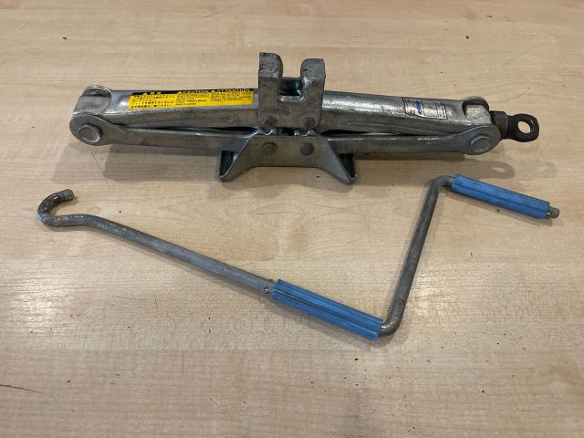 bontott LEXUS GS Emelő