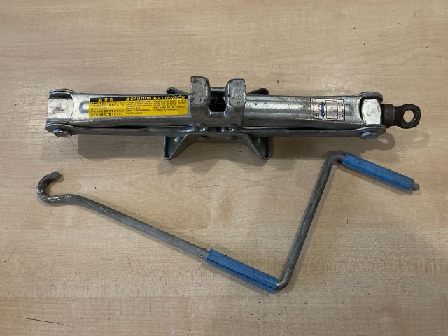 bontott LEXUS GS Emelő