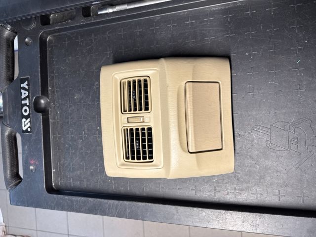 bontott LEXUS GS Hátsó középső Szellőző