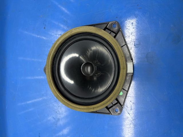 bontott LEXUS GS Jobb hátsó Hangszóró