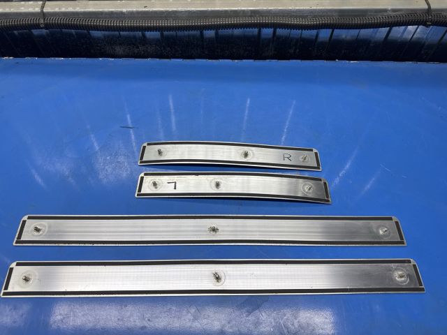 bontott LEXUS GS Küszöb Díszléc Szett