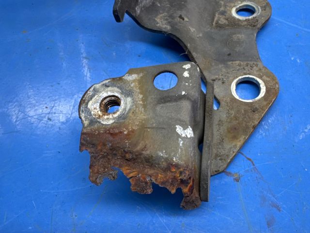 bontott LEXUS GS Motorháztető Bal Zsanér