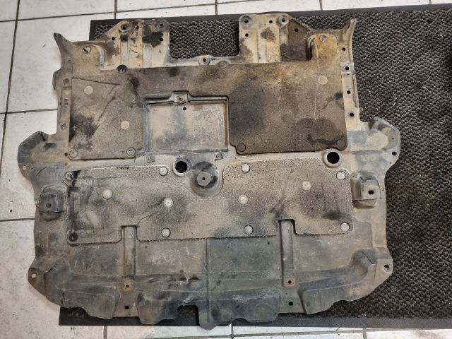 bontott LEXUS IS Alsó Motorburkolat