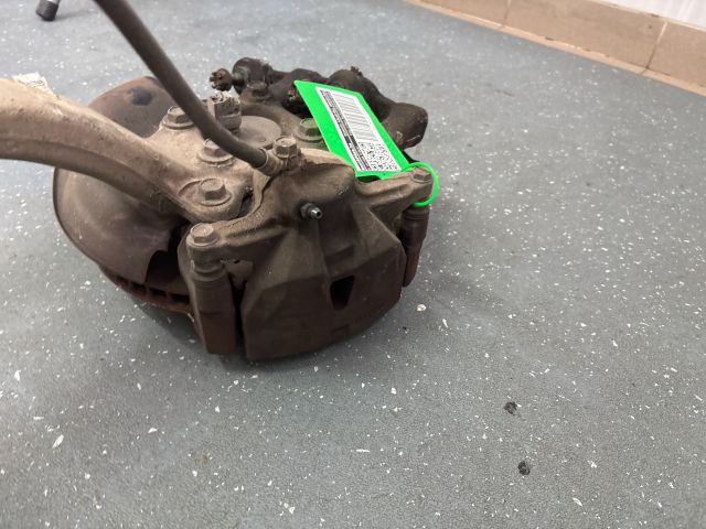 bontott LEXUS IS Bal első Féknyereg Munkahengerrel