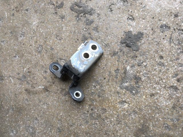 bontott LEXUS IS Bal első Zsanér