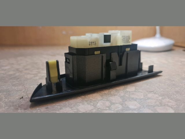 bontott LEXUS IS Bal hátsó Ablakemelő Kapcsoló