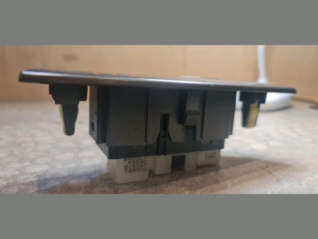 bontott LEXUS IS Bal hátsó Ablakemelő Kapcsoló