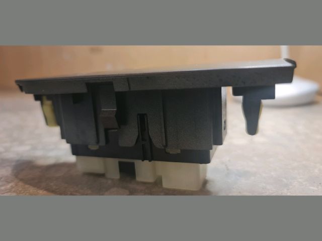 bontott LEXUS IS Bal hátsó Ablakemelő Kapcsoló