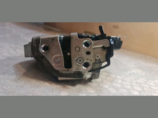 bontott LEXUS IS Bal hátsó Ajtózár