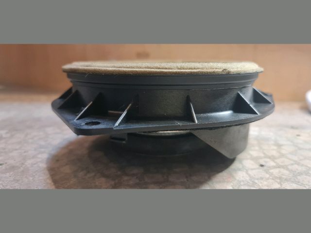 bontott LEXUS IS Bal hátsó Hangszóró