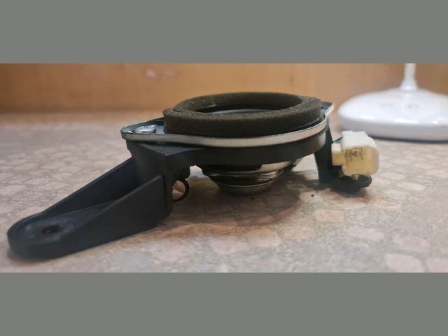 bontott LEXUS IS Bal hátsó Magassugárzó Hangszóró