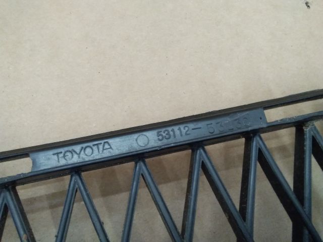 bontott LEXUS IS Első Lökhárító Alsó Középső Díszrács