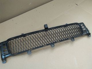 bontott LEXUS IS Első Lökhárító Alsó Középső Díszrács