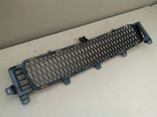 bontott LEXUS IS Első Lökhárító Alsó Középső Díszrács