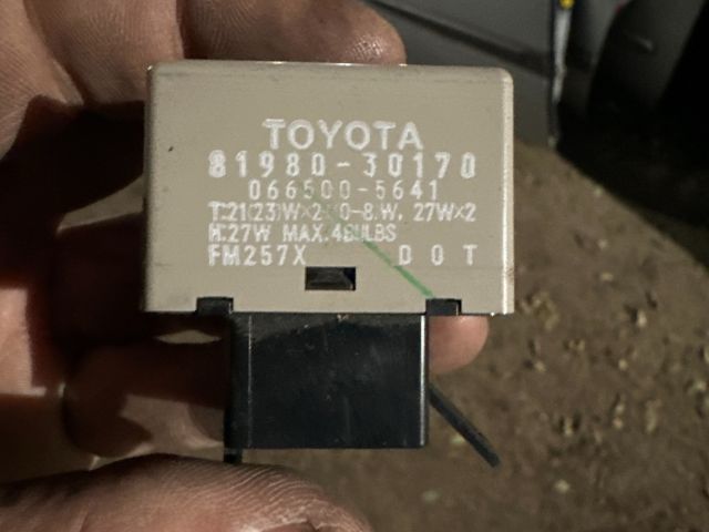 bontott LEXUS IS Irányjelző Relé