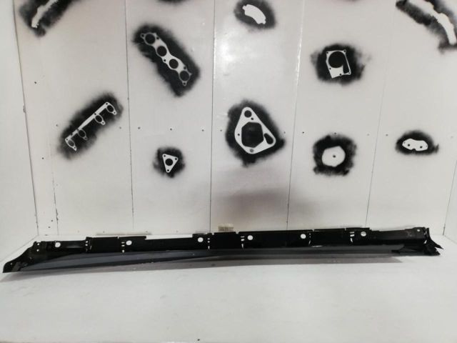 bontott LEXUS IS Jobb első Küszöb Díszléc