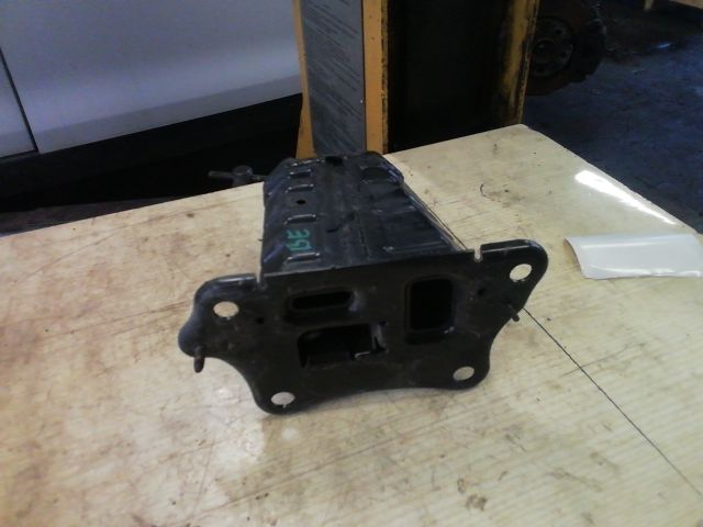 bontott LEXUS IS Jobb első Lökhárító Merevítő Tartó (Fém)