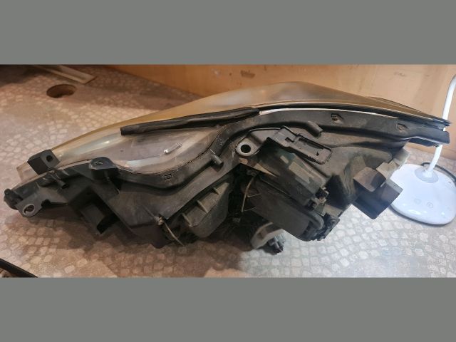 bontott LEXUS IS Jobb Fényszóró