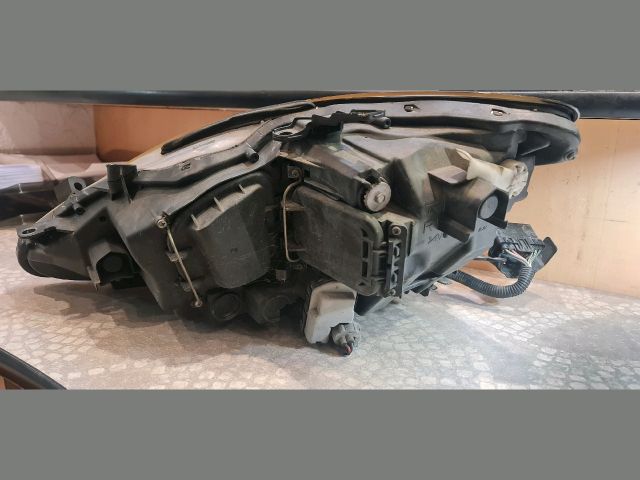 bontott LEXUS IS Jobb Fényszóró