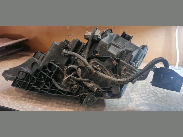 bontott LEXUS IS Jobb Fényszóró