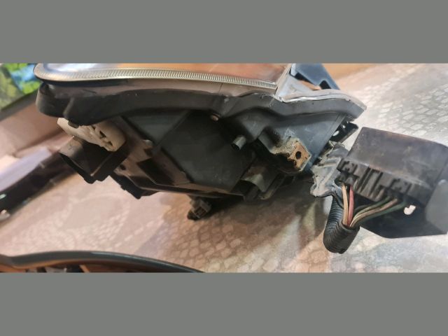 bontott LEXUS IS Jobb Fényszóró