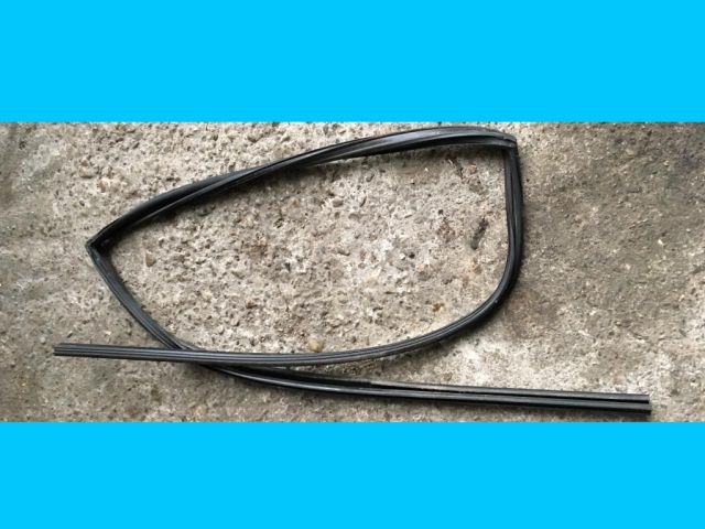 bontott LEXUS IS Jobb hátsó Ablakvezető Gumi