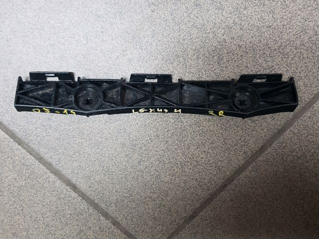 bontott LEXUS IS Jobb hátsó Oldal Lökhárító Tartó (Műanyag)