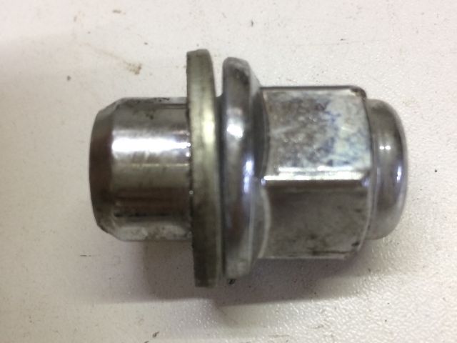 bontott LEXUS IS Kerék Csavar Szett