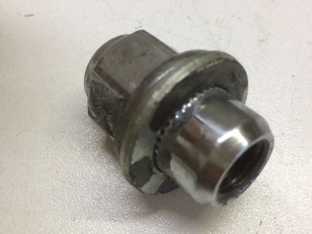 bontott LEXUS IS Kerék Csavar Szett