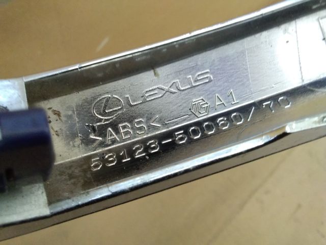 bontott LEXUS LS Jobb első Lökhárító Díszléc