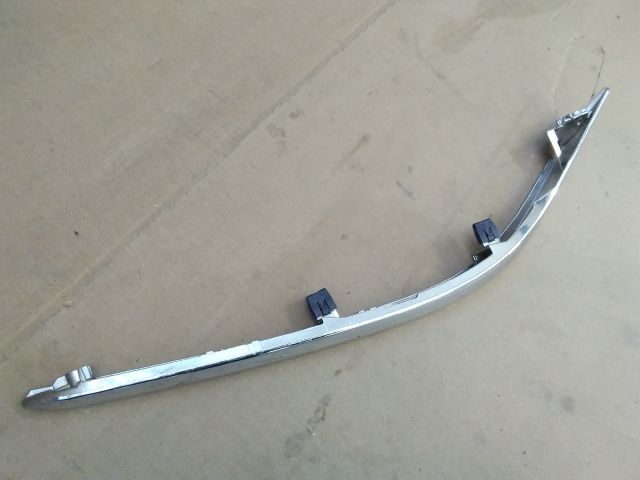 bontott LEXUS LS Jobb első Lökhárító Díszléc