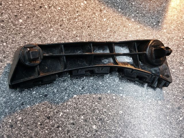 bontott LEXUS LS Jobb első Oldal Lökhárító Tartó (Műanyag)