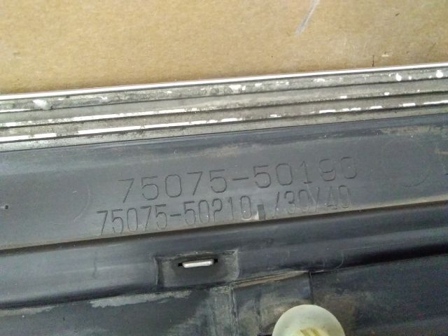 bontott LEXUS LS Jobb hátsó Ajtó Díszléc