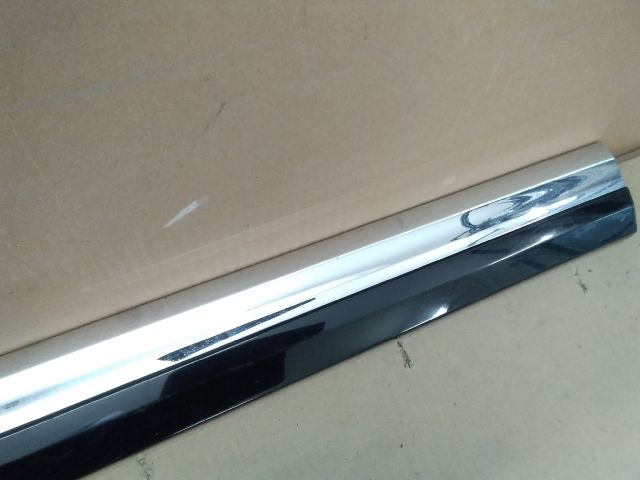 bontott LEXUS LS Jobb hátsó Ajtó Díszléc