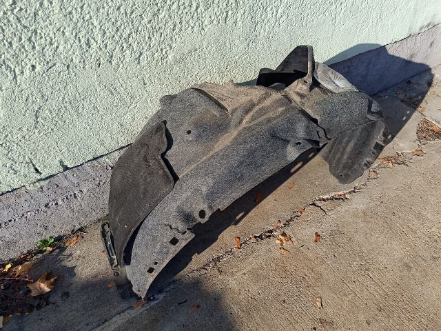 bontott LEXUS NX Bal első Első Dobbetét (Kerékjárati, Műanyag)