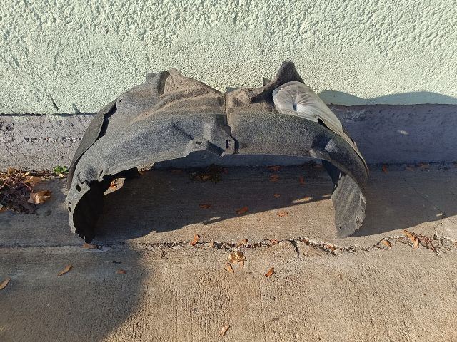 bontott LEXUS NX Bal első Első Dobbetét (Kerékjárati, Műanyag)