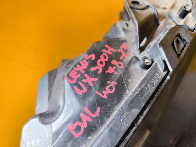 bontott LEXUS NX Bal Fényszóró