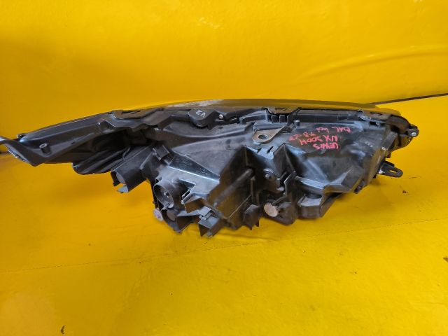 bontott LEXUS NX Bal Fényszóró