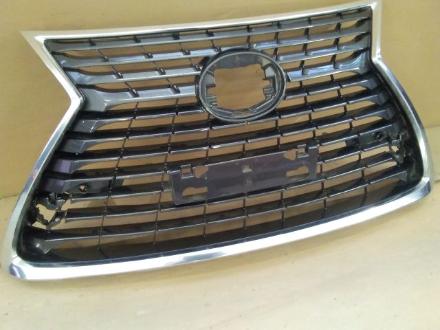 bontott LEXUS NX Hűtőrács