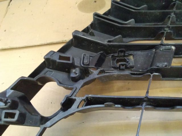 bontott LEXUS NX Hűtőrács