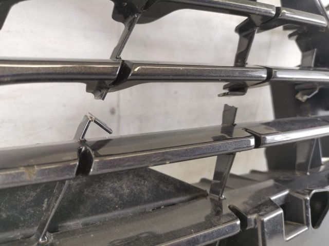 bontott LEXUS NX Hűtőrács