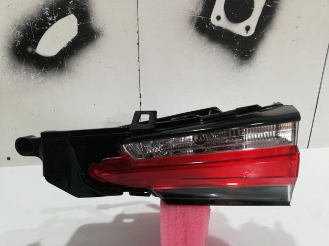 bontott LEXUS NX Jobb Belső Hátsó Lámpa